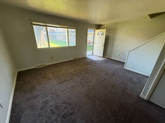 Building Photo - 2 BED, 2 BATH BEAUTIFUL UNIT CLEVELAND!