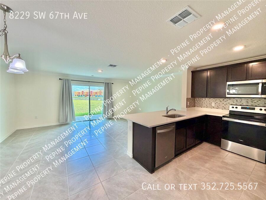 Building Photo - 8229 SW 67th Ave