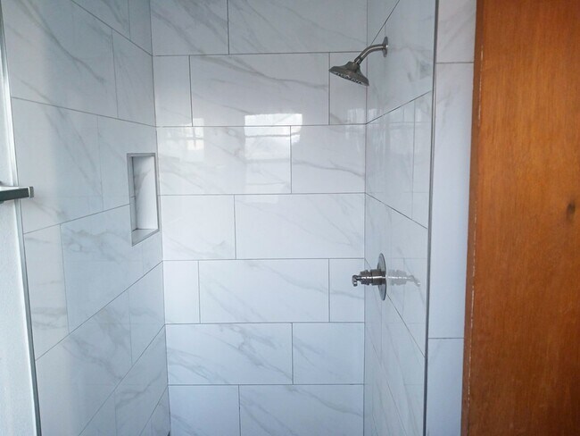 Building Photo - 1208 E 56th St