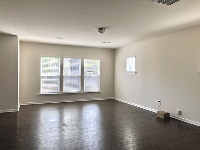 Building Photo - 4 Bed, 3 Bath in Desirable Apex