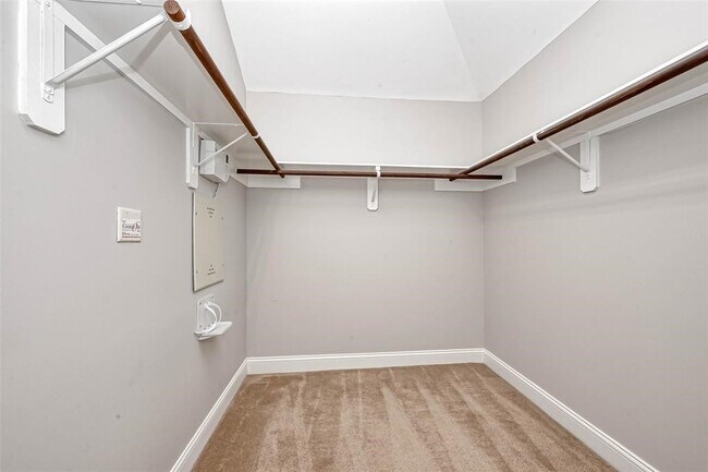 Building Photo - 5523 Stoneridge Ct