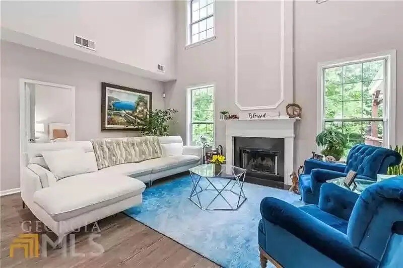 Building Photo - Room in House on Weller Tr NE