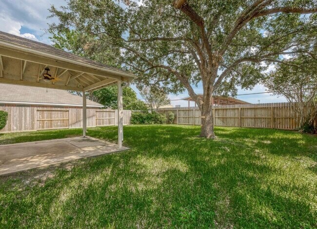 Building Photo - 4914 Jaymar Dr