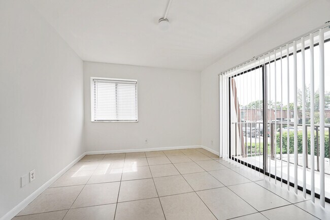 Building Photo - 2173 White Pine Cir