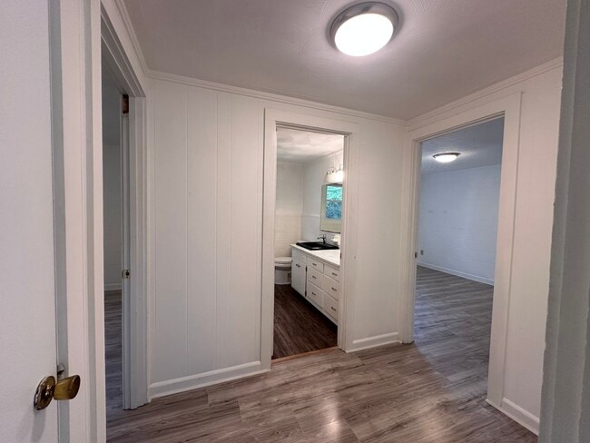 Building Photo - For Rent – $1,100/month | 2 Bed | 1 Bath