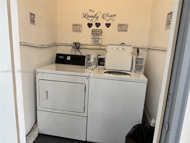 Building Photo - 2305 Monroe St