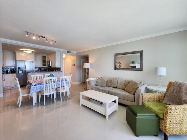 Building Photo - 3505 S Ocean Dr
