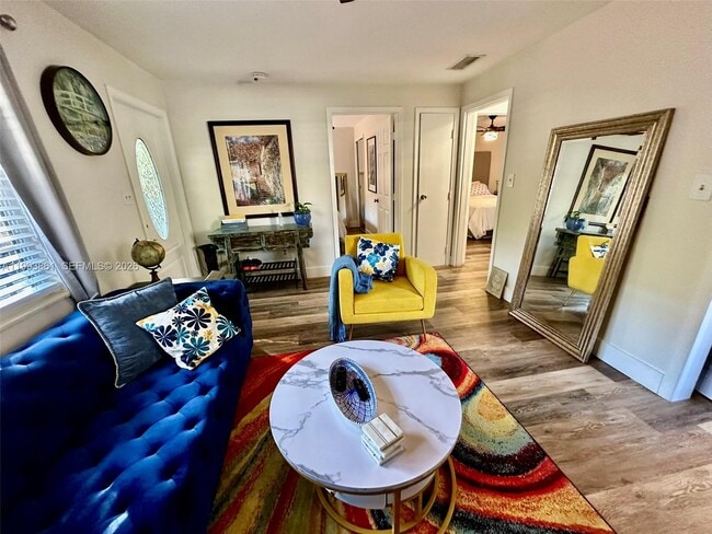 Building Photo - 1710 NE 5th Ct