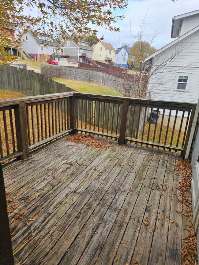 Building Photo - 1737 Moses Ave