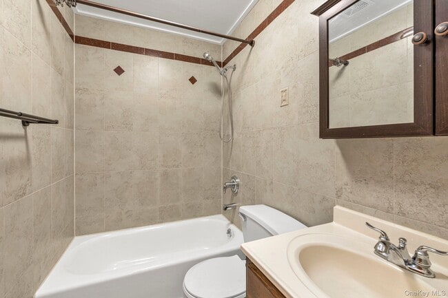 Building Photo - 69-21 62nd Dr