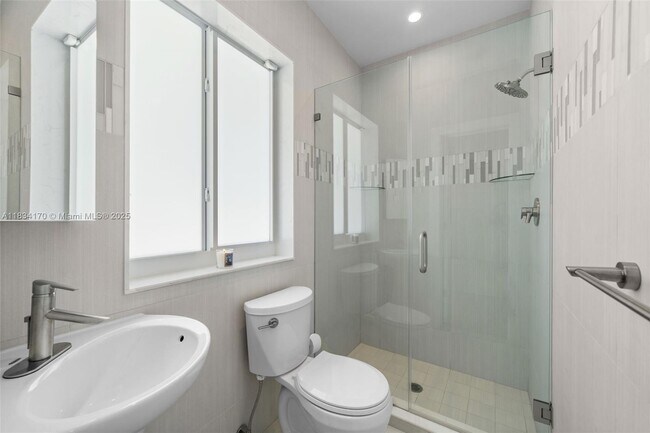 Building Photo - 205 N Hibiscus Dr