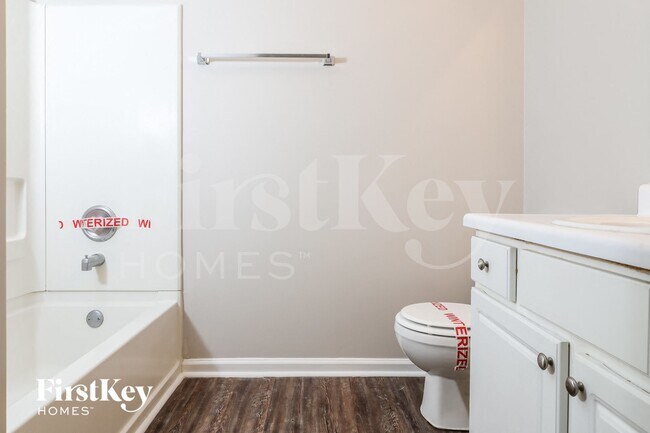 Building Photo - 1213 Lakeview Cove Dr