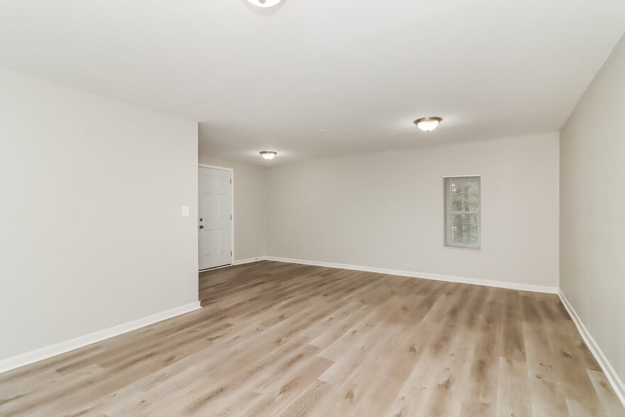 Building Photo - 3075 Flowers Dr