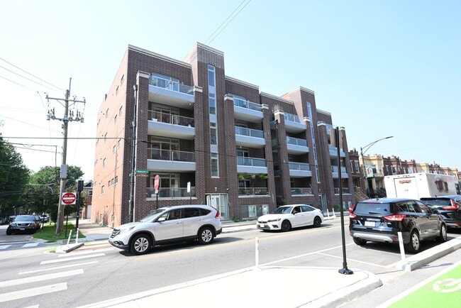 Primary Photo - 2703 W Belmont Ave