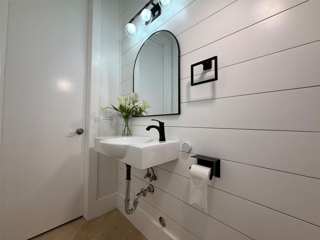 Building Photo - 1608 Patterson St