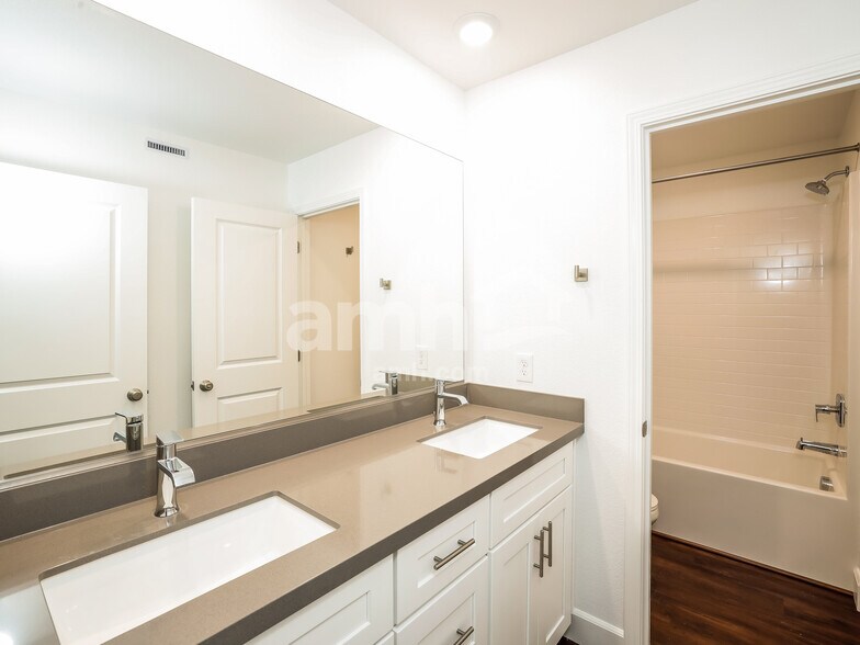 Building Photo - 6501 Enlightenment Dr