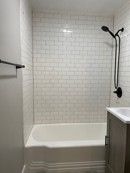 Building Photo - 306 E Washington St