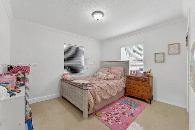 Building Photo - 9000 SW 40th Terrace