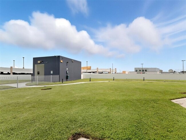 Building Photo - 1209 E Cumberland Ave