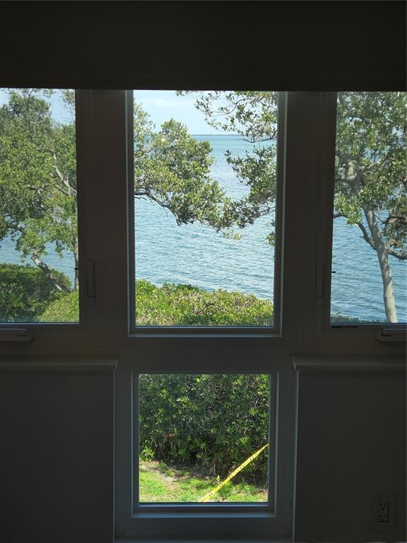 Building Photo - 1515 Pinellas Bayway S