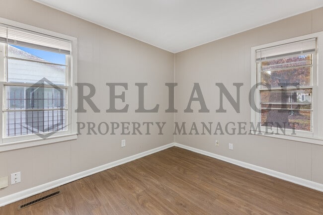 Building Photo - 3419 S Glenn Ave