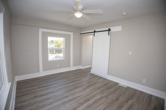 Building Photo - 421 Marshall St