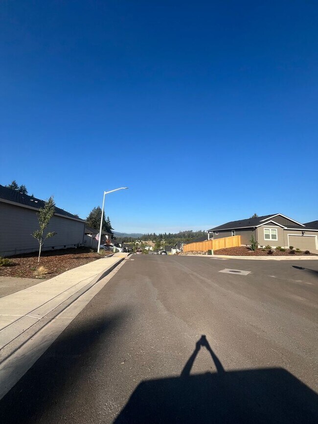 Building Photo - 3-Bedroom 2-Bathroom home in Lowell