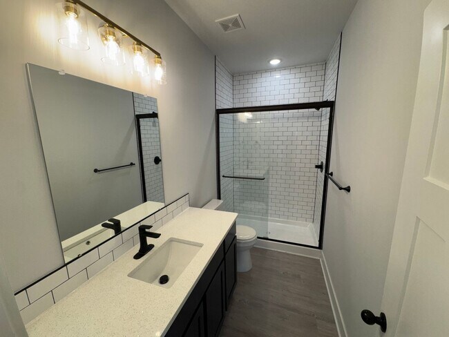 Building Photo - $1,850 - 4 bed 3 bath - Newer Build Duplex *COMING SOON*