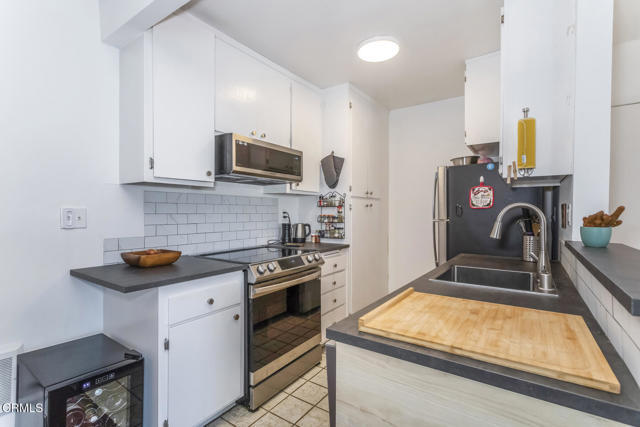 Building Photo - 355 S Los Robles Ave