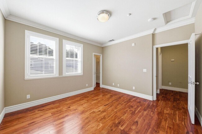 Building Photo - 200 Live Oak Way