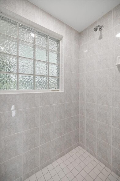 Building Photo - 1628 SE 29th Terrace