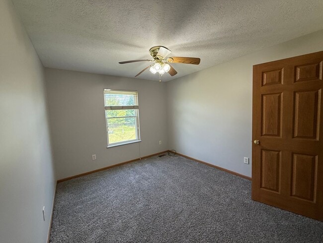 Building Photo - 4 Bedroom, 2.5 Bathroom House in Sycamore ...