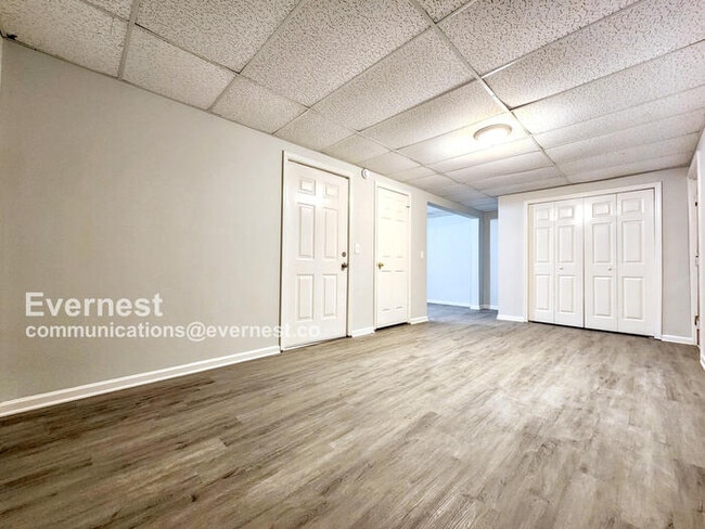 Building Photo - 13 Oak Grove Ct
