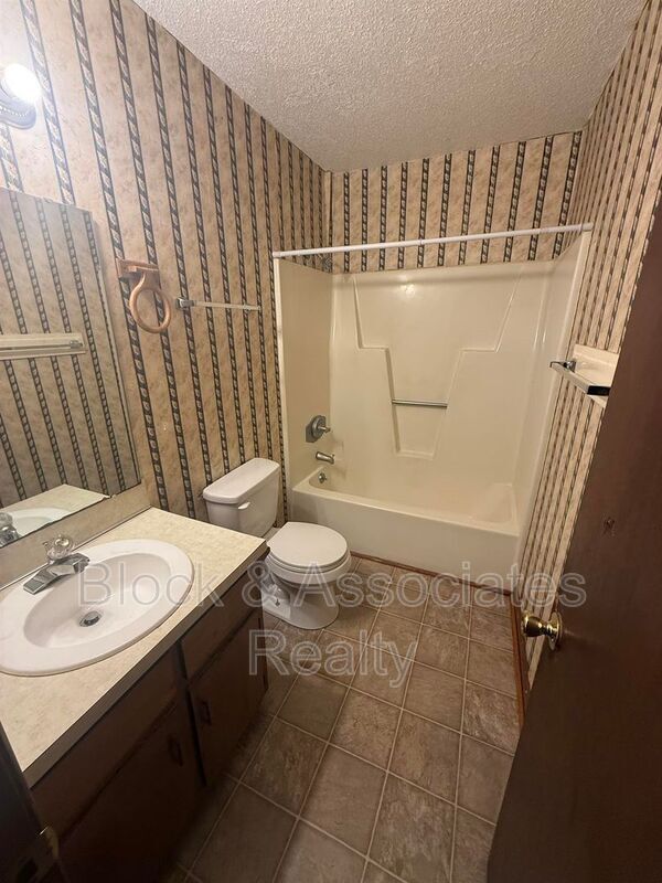 Building Photo - 242 Hughes St