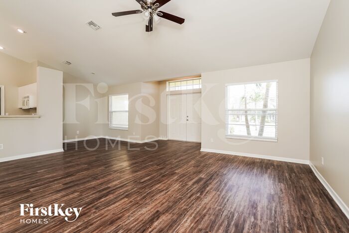 Building Photo - 1410 SW 13th St