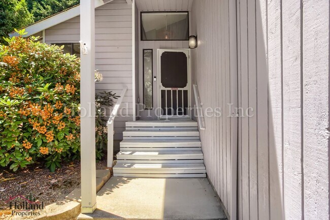 Building Photo - Beautiful Pet-Friendly Single-Family Home in Beaverton!