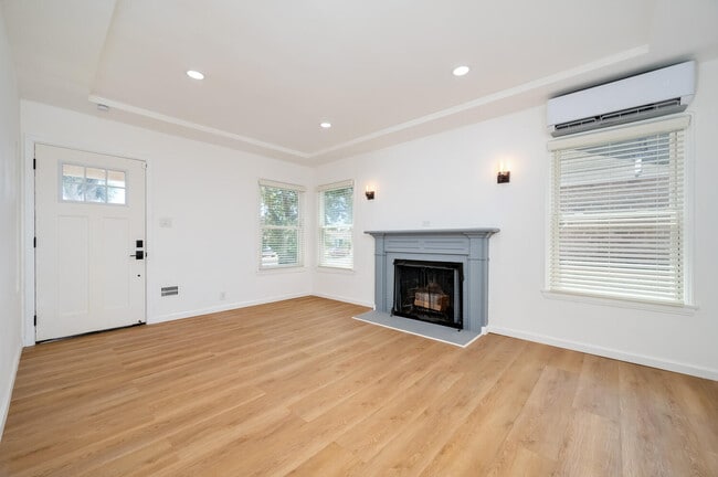 Building Photo - 8807 Cimarron St