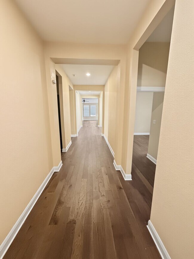 Building Photo - 815 Expedition Way