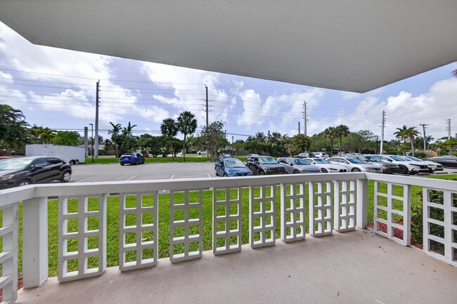 Building Photo - 1831 NE 38th St