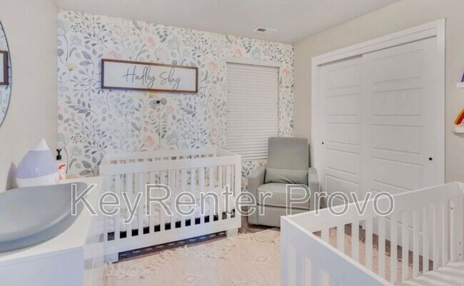 Building Photo - 934 240 W