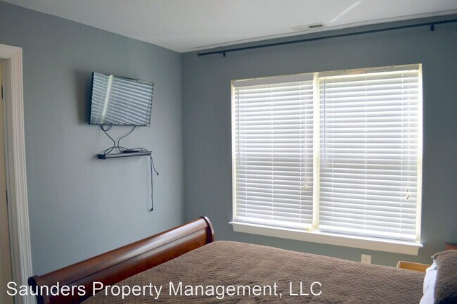 Building Photo - 4981 Wyngate Village Dr