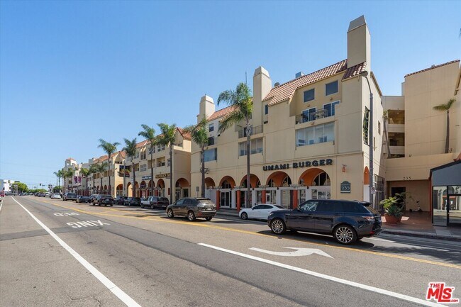 Building Photo - 235 Main St