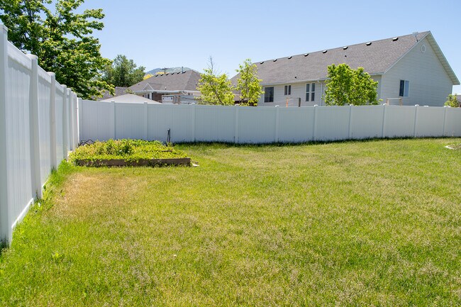 Building Photo - 845 2550 S