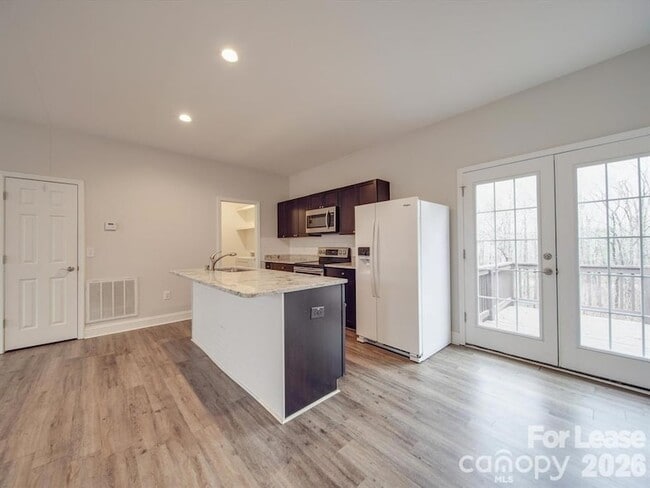 Building Photo - 824 Woodrun Dr