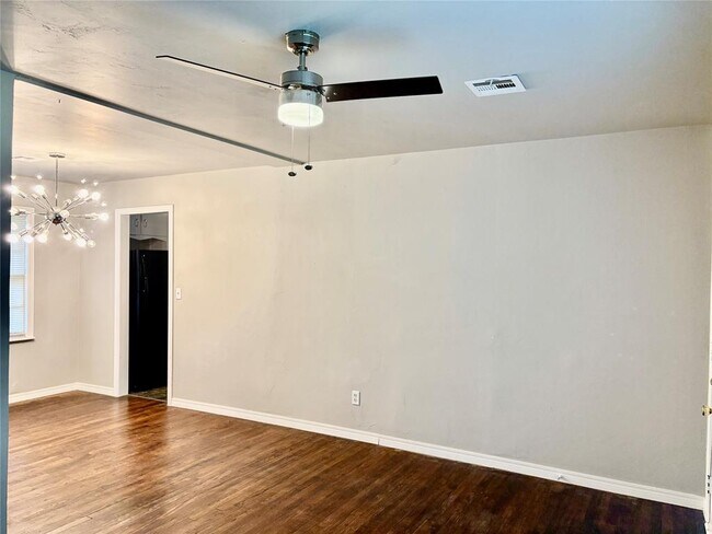 Building Photo - 1702 W Britton Rd