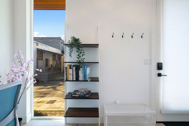 Building Photo - 4510 1st Ave NE