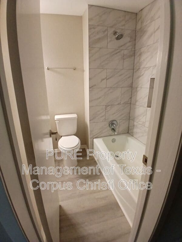 Building Photo - 5001 Middlecoff Cir