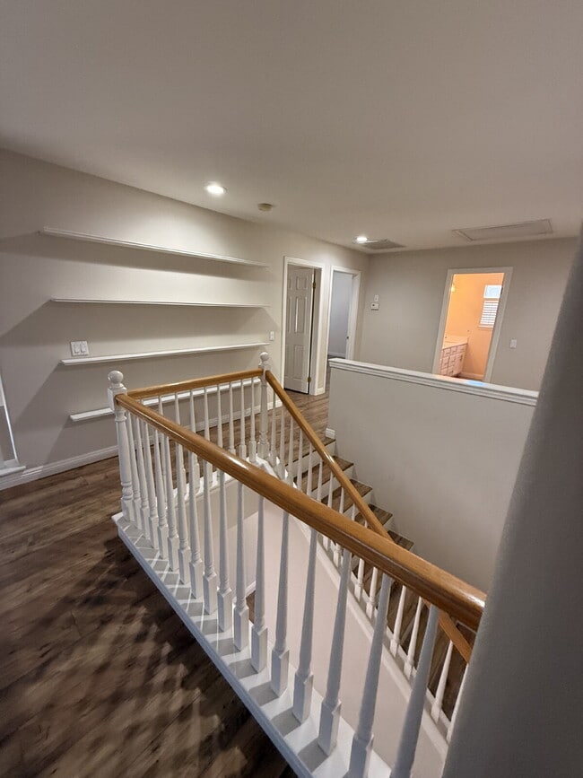 Building Photo - Spacious 5-Bed Family Home w/ 3-Car Garage Near Top Schools in Orange Crest.  One large bedroom a...