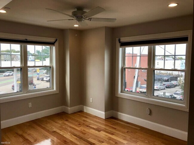 Building Photo - 563 Broadway