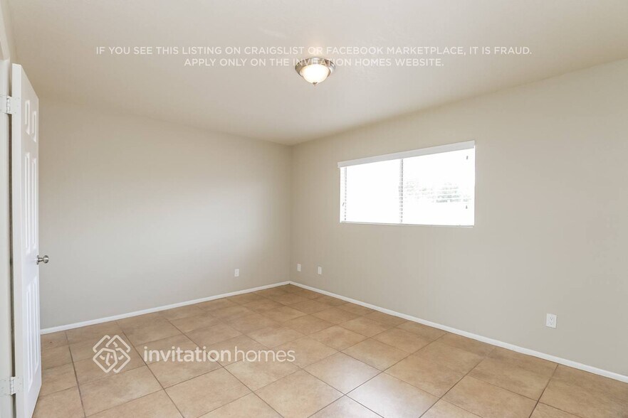 Building Photo - 1376 E 30th Ave